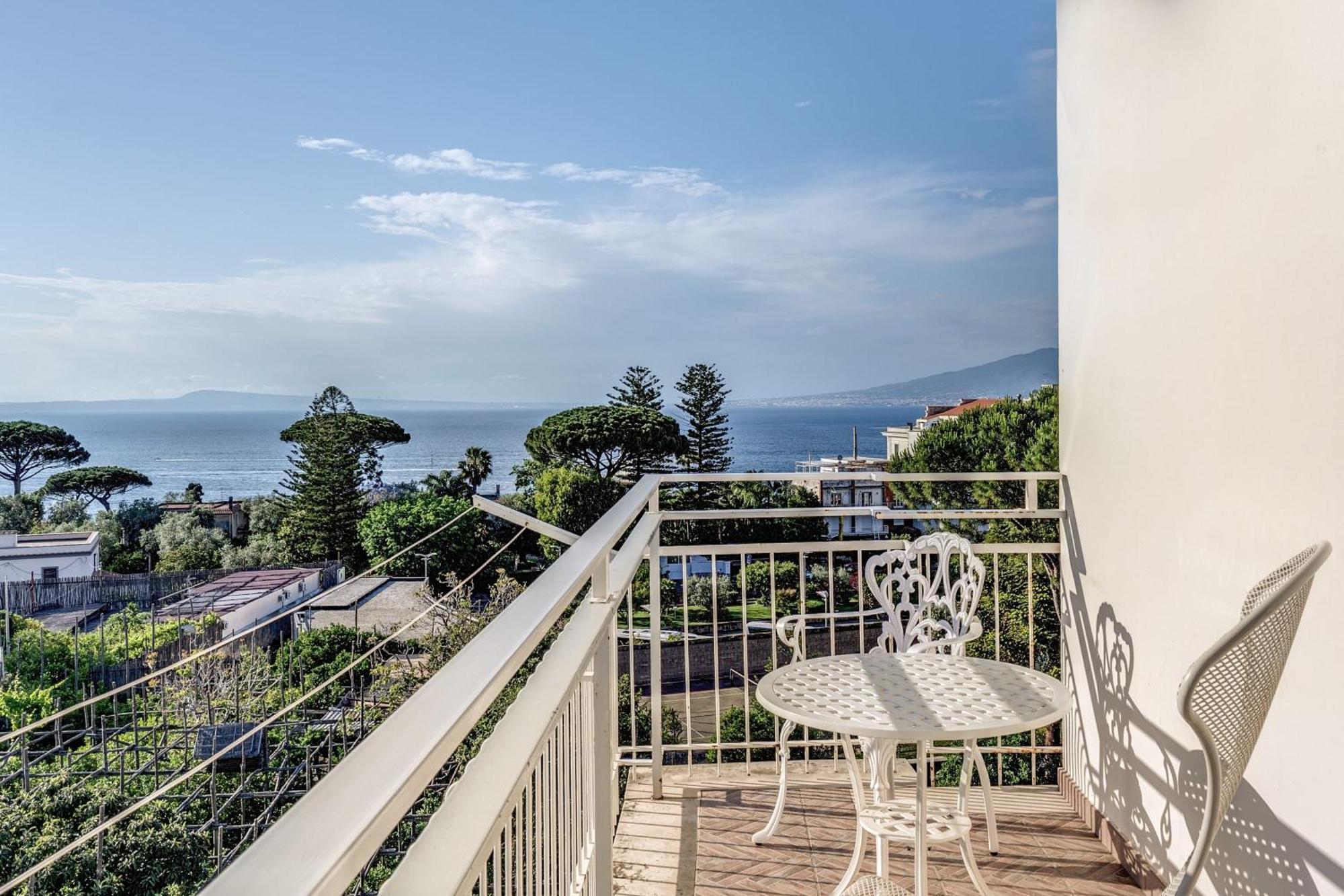 شقة La Musica In The Heart Of Sorrento, 100 M From Station المظهر الخارجي الصورة